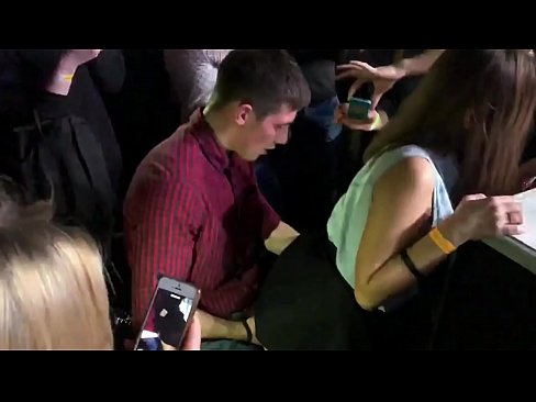 ❤️ Pravi seks v ruskem nočnem klubu. 18-letno rusko dekle v anusu in vagini zajebano v nočnem klubu ️❌ Fucking video na porno sl.pornochaturbate.ru ﹏